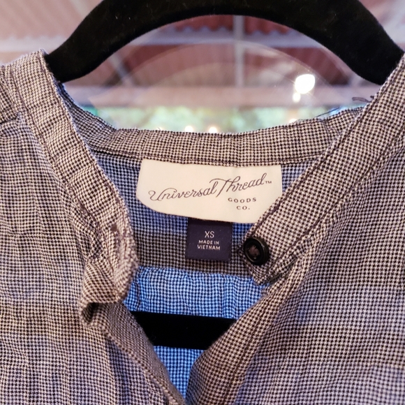 Women's Relaxed Fit Blouse - Picture 2 of 3